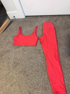 Like New Lululemon Matching Set - Glaze Pink. Size Top S-M/Bottom 4